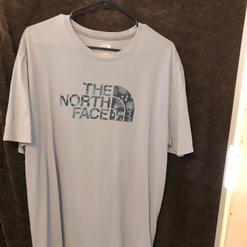 Men’s NorthFace short sleeve tee shirt